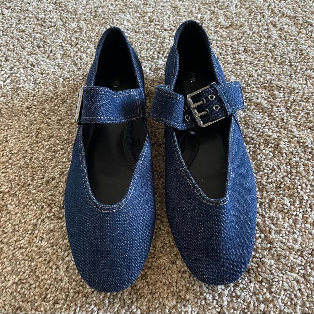Zara Mary Jane Denim Flats Women’s 10 Blue Dark Wash
Minimalist Chic Everyday - Picture 6 of 16